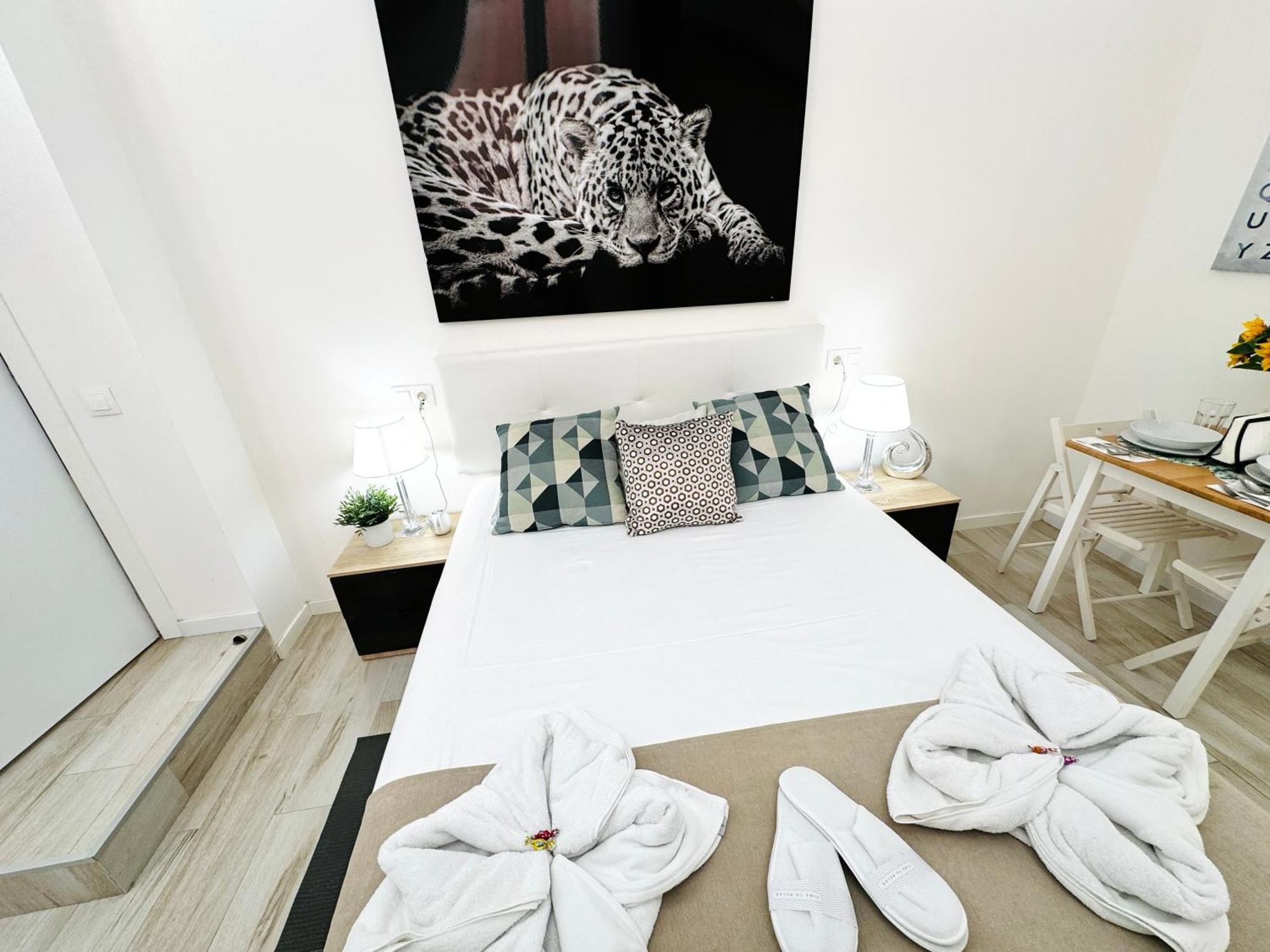 Cinco Torres Suites Madrid Exterior foto